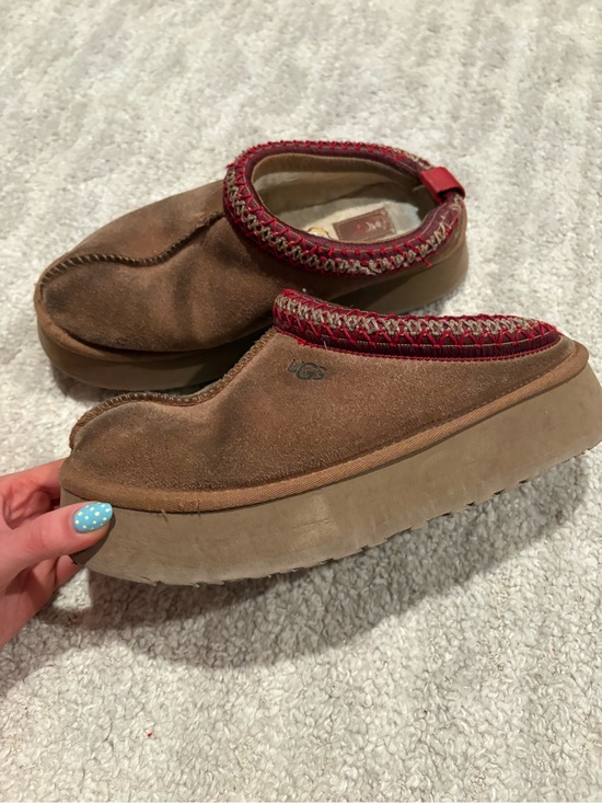 UGG Shoes - 💕 UGG Chestnut Suede Platform Clog with Red Trim